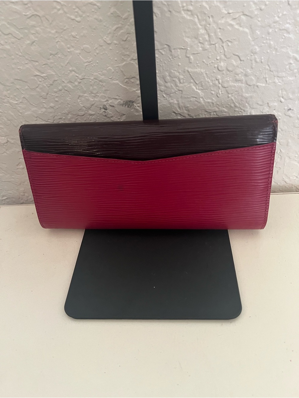 Louis Vuitton Two-Tone Wallet in Burgundy with Cream Trim - Picture 2 of 6